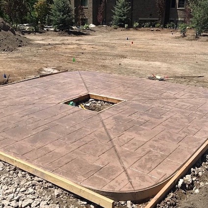 backyard-firepit-colored-stamped-concrete-pour