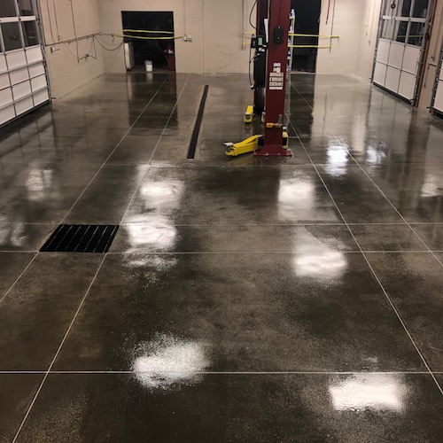 indoor-colored-concrete-floor-finish